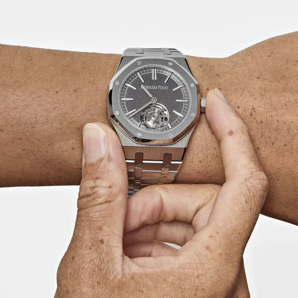 Watchbox-audemars-piguet-26530ti-oo-1220ti-01-royal-oak-selfwinding-flying-tourbillon-titanium-slate-dial-wbap6qn-exclusive-2.webp Watchbox-audemars-piguet-26530ti-oo-1220ti-01-royal-oak-selfwinding-flying-tourbillon-titanium-slate-dial-wbap6qn-exclusive-2.webp