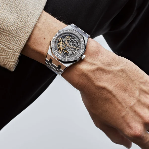 Watchbox-audemars-piguet-royal-oak-15412bc-zz-1220bc-01-double-balance-wheel-openworked-diamond-bezel-2021-wb5u9cc-exclusive-2.webp Watchbox-audemars-piguet-royal-oak-15412bc-zz-1220bc-01-double-balance-wheel-openworked-diamond-bezel-2021-wb5u9cc-exclusive-2.webp