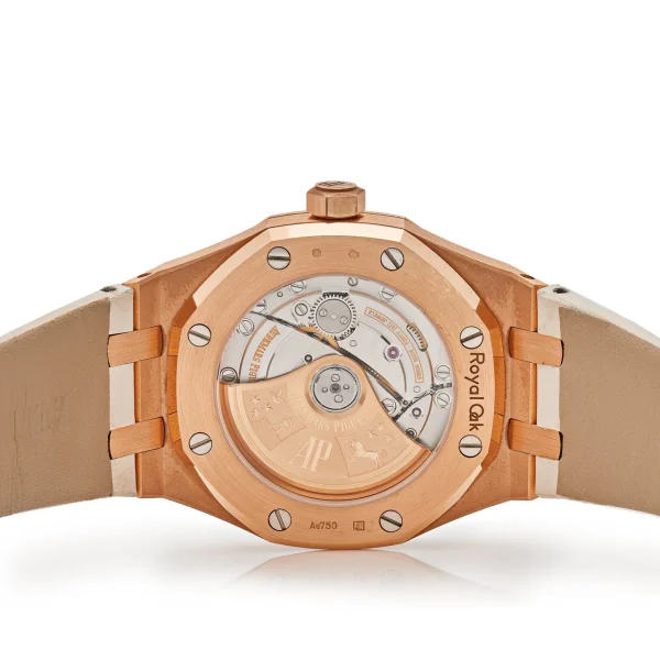Watchbox-audemars-piguet-royal-oak-15452or-zy-d038ve-01-rose-gold-and-diamonds-wbf2te9-exclusive-6.webp Watchbox-audemars-piguet-royal-oak-15452or-zy-d038ve-01-rose-gold-and-diamonds-wbf2te9-exclusive-6.webp