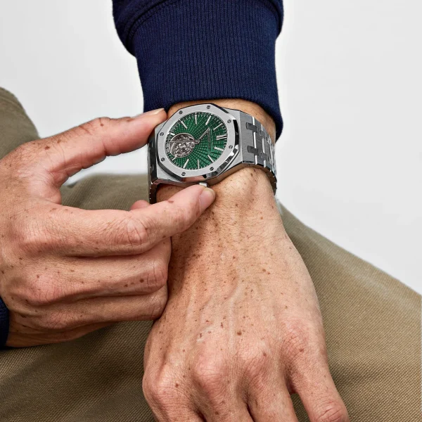Watchbox-audemars-piguet-royal-oak-26534ti-oo-1220ti-01-selfwinding-flying-tourbillon-green-dial-limited-edition-wb4v5qo-exclusive-2.webp Watchbox-audemars-piguet-royal-oak-26534ti-oo-1220ti-01-selfwinding-flying-tourbillon-green-dial-limited-edition-wb4v5qo-exclusive-2.webp