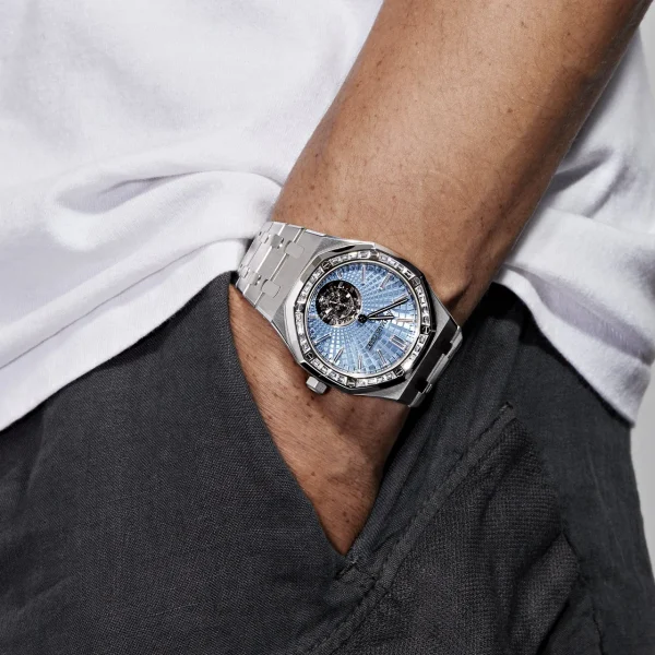 Watchbox-audemars-piguet-royal-oak-26535pt-zz-1220pt-01-selfwinding-flying-tourbillon-platinum-light-blue-dial-wbicst2-exclusive-2.webp Watchbox-audemars-piguet-royal-oak-26535pt-zz-1220pt-01-selfwinding-flying-tourbillon-platinum-light-blue-dial-wbicst2-exclusive-2.webp