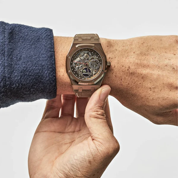 Watchbox-audemars-piguet-royal-oak-26585cm-oo-d301ve-01-travis-scott-cactus-jack-perpetual-calendar-limited-edition-wb87198-exclusive-2.webp Watchbox-audemars-piguet-royal-oak-26585cm-oo-d301ve-01-travis-scott-cactus-jack-perpetual-calendar-limited-edition-wb87198-exclusive-2.webp
