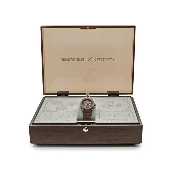 Watchbox-audemars-piguet-royal-oak-26585cm-oo-d301ve-01-travis-scott-cactus-jack-perpetual-calendar-limited-edition-wb87198-exclusive-7.webp Watchbox-audemars-piguet-royal-oak-26585cm-oo-d301ve-01-travis-scott-cactus-jack-perpetual-calendar-limited-edition-wb87198-exclusive-7.webp