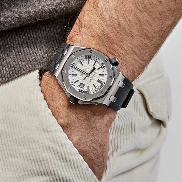 Watchbox-audemars-piguet-royal-oak-offshore-15710st-oo-a002ca-02-diver-stainless-steel-white-dial-wb6x24u-exclusive-2.webp Watchbox-audemars-piguet-royal-oak-offshore-15710st-oo-a002ca-02-diver-stainless-steel-white-dial-wb6x24u-exclusive-2.webp
