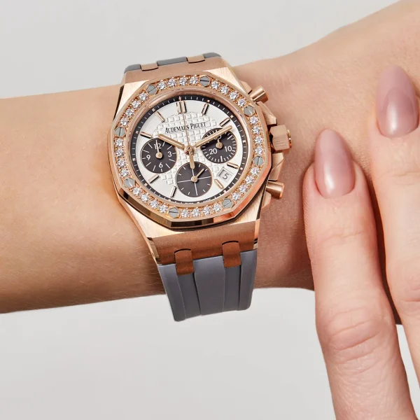 Watchbox-audemars-piguet-royal-oak-offshore-26231or-zz-d003ca-01-ladies-rose-gold-diamond-bezel-silver-dial-wb87lkx-exclusive-2.webp Watchbox-audemars-piguet-royal-oak-offshore-26231or-zz-d003ca-01-ladies-rose-gold-diamond-bezel-silver-dial-wb87lkx-exclusive-2.webp