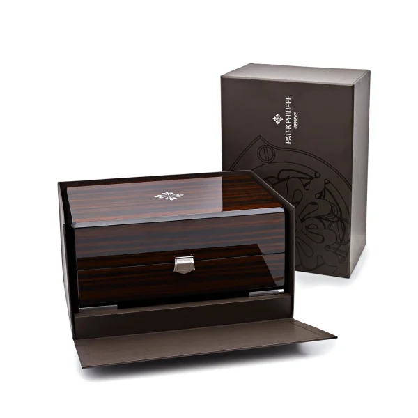 Watchbox-patek-philippe-complications-5070g-001-annual-calendar-chronograph-white-gold-silver-dial-2005-wbkswmu-exclusive-10.webp Watchbox-patek-philippe-complications-5070g-001-annual-calendar-chronograph-white-gold-silver-dial-2005-wbkswmu-exclusive-10.webp