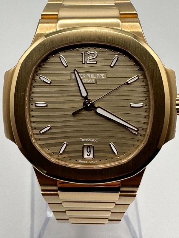 Watchbox-patek-philippe-ladies-nautilus-7118-1r-010-tiffany-co-wb1nh1r-exclusive-3.webp Watchbox-patek-philippe-ladies-nautilus-7118-1r-010-tiffany-co-wb1nh1r-exclusive-3.webp
