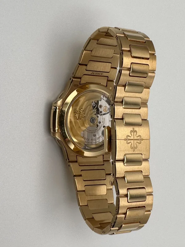 Watchbox-patek-philippe-ladies-nautilus-7118-1r-010-tiffany-co-wb1nh1r-exclusive-4.webp Watchbox-patek-philippe-ladies-nautilus-7118-1r-010-tiffany-co-wb1nh1r-exclusive-4.webp