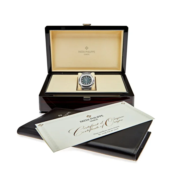 Watchbox-patek-philippe-nautilus-5711-1a-010-tiffany-co-stainless-steel-blue-dial-wbnt45q-exclusive-5.webp Watchbox-patek-philippe-nautilus-5711-1a-010-tiffany-co-stainless-steel-blue-dial-wbnt45q-exclusive-5.webp