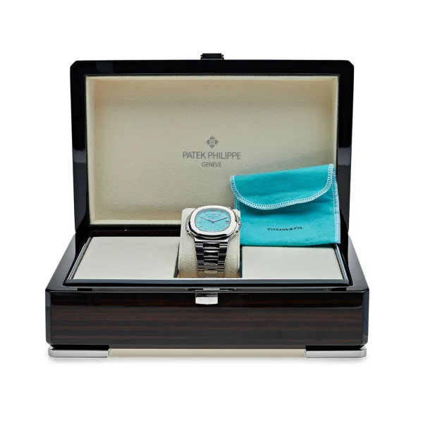Watchbox-patek-philippe-nautilus-tiffany-co-blue-dial-5711-1a-018-wb5z38f-exclusive-5.webp Watchbox-patek-philippe-nautilus-tiffany-co-blue-dial-5711-1a-018-wb5z38f-exclusive-5.webp