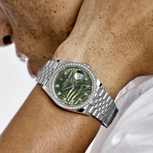 Watchbox-rolex-datejust-126284rbr-stainless-steel-green-palm-frond-diamond-dial-diamond-bezel-wb41knq-exclusive-2.webp Watchbox-rolex-datejust-126284rbr-stainless-steel-green-palm-frond-diamond-dial-diamond-bezel-wb41knq-exclusive-2.webp