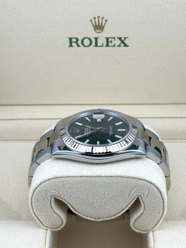 Watchbox-rolex-datejust-126334-stainless-steel-green-motif-dial-oyster-2023-wbss666-exclusive-2.webp Watchbox-rolex-datejust-126334-stainless-steel-green-motif-dial-oyster-2023-wbss666-exclusive-2.webp
