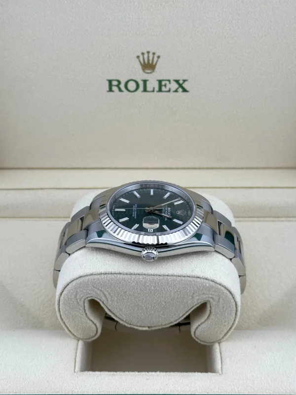 Watchbox-rolex-datejust-126334-stainless-steel-green-motif-dial-oyster-2023-wbss666-exclusive-3.webp Watchbox-rolex-datejust-126334-stainless-steel-green-motif-dial-oyster-2023-wbss666-exclusive-3.webp