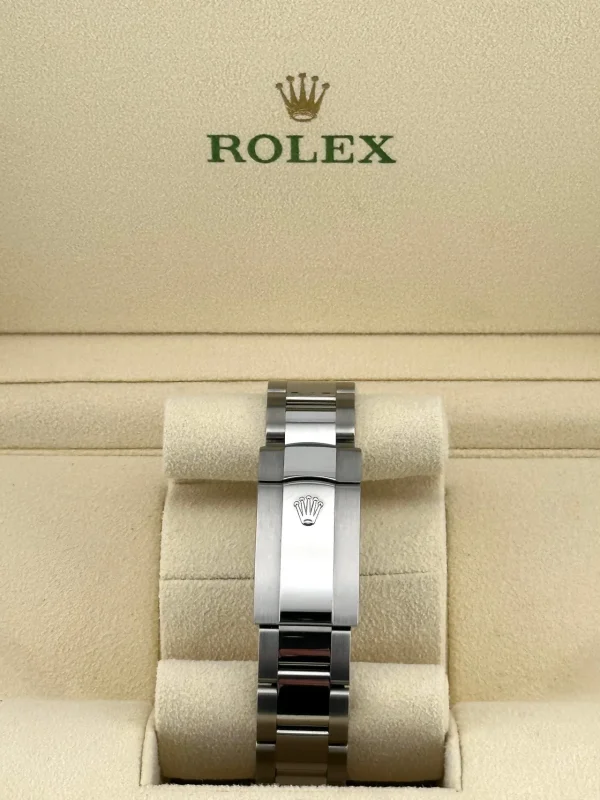 Watchbox-rolex-datejust-126334-stainless-steel-green-motif-dial-oyster-2023-wbss666-exclusive-6.webp Watchbox-rolex-datejust-126334-stainless-steel-green-motif-dial-oyster-2023-wbss666-exclusive-6.webp