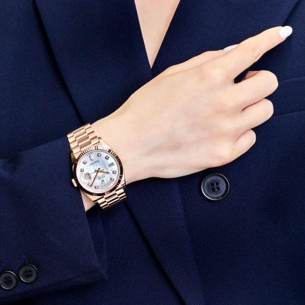 Watchbox-rolex-day-date-128235-rose-gold-mother-of-pearl-diamond-dial-wbeawr3-exclusive-2.webp Watchbox-rolex-day-date-128235-rose-gold-mother-of-pearl-diamond-dial-wbeawr3-exclusive-2.webp