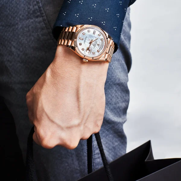 Watchbox-rolex-day-date-128235-rose-gold-mother-of-pearl-diamond-dial-wbeawr3-exclusive-3.webp Watchbox-rolex-day-date-128235-rose-gold-mother-of-pearl-diamond-dial-wbeawr3-exclusive-3.webp