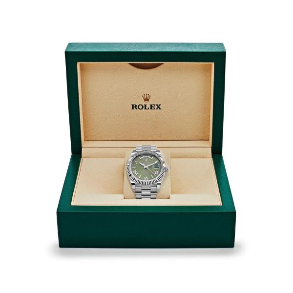 Watchbox-rolex-day-date-228239-white-gold-olive-dial-2022-wba9cbt-exclusive-6.jpg Watchbox-rolex-day-date-228239-white-gold-olive-dial-2022-wba9cbt-exclusive-6.jpg