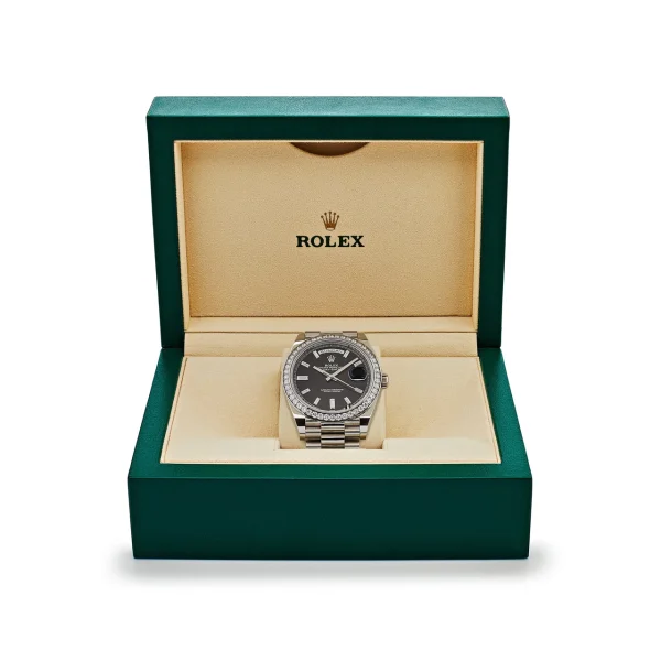Watchbox-rolex-day-date-228349rbr-white-gold-black-dial-diamond-bezel-wbpix6f-exclusive-7.webp Watchbox-rolex-day-date-228349rbr-white-gold-black-dial-diamond-bezel-wbpix6f-exclusive-7.webp
