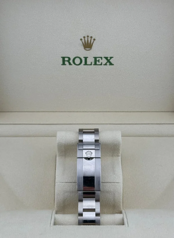 Watchbox-rolex-gmt-master-ii-126719blro-pepsi-white-gold-blue-dial-2021-wbp81n2-exclusive-6.webp Watchbox-rolex-gmt-master-ii-126719blro-pepsi-white-gold-blue-dial-2021-wbp81n2-exclusive-6.webp